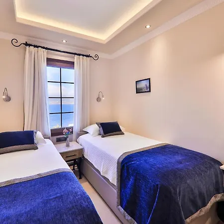 Отель Hadrian 2*