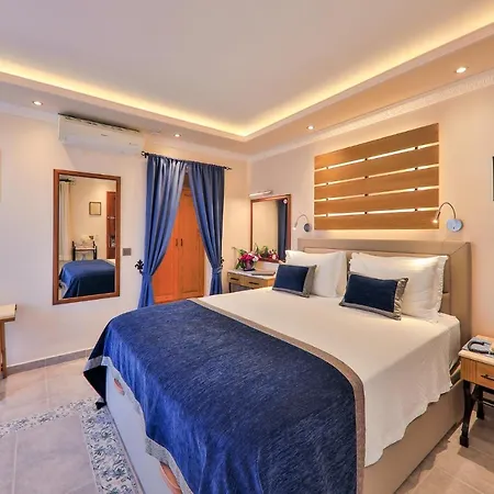 Hadrian Hotel 2*